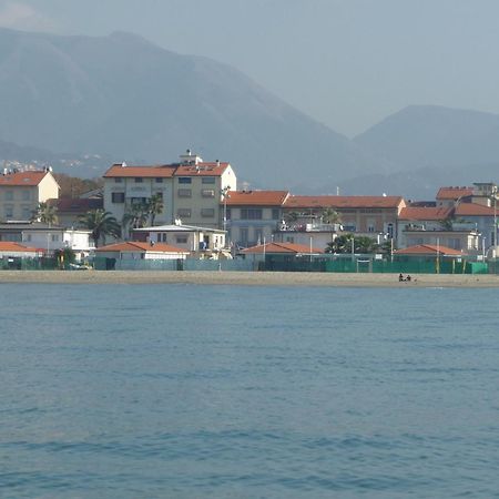 Hotel Pardini Viareggio Bagian luar foto