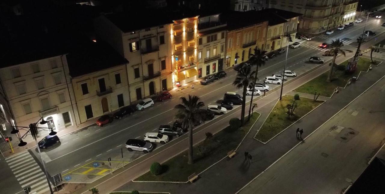 Hotel Pardini Viareggio Bagian luar foto
