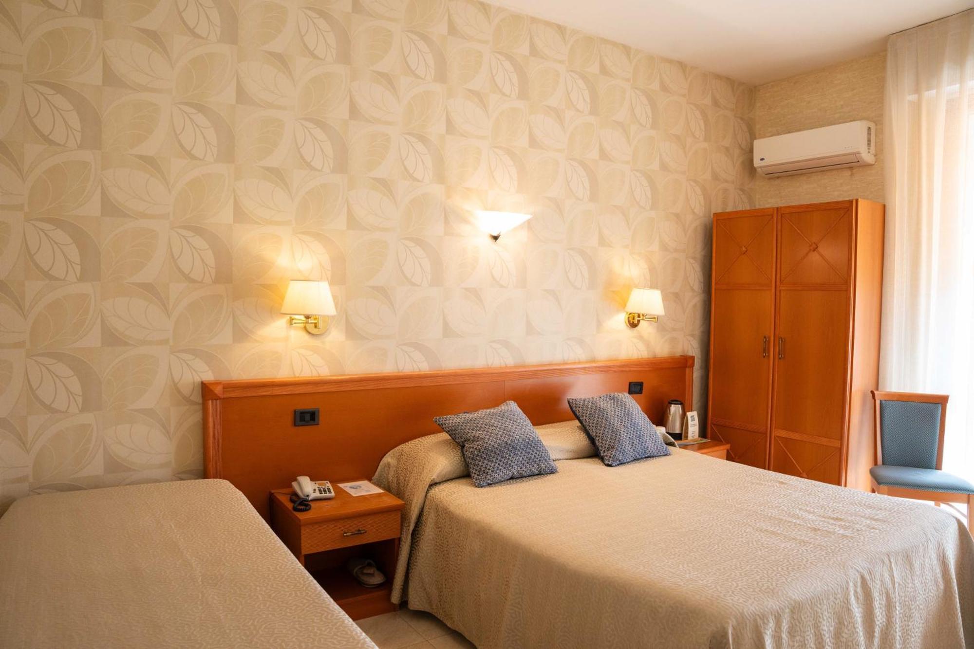 Hotel Pardini Viareggio Bagian luar foto